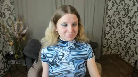 velvet_peach_ online show from 26, 11, 2025