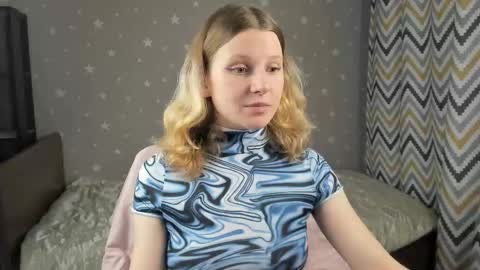 velvet_peach_ online show from 5, 12, 2025