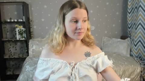 velvet_peach_ online show from 20, 12, 2025