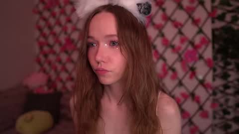 Snapshot of velvet_vice chatting on 25, 10, 2025 Polly online show from 25, 10, 2025