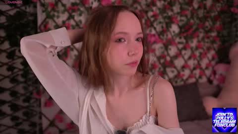 Snapshot of velvet_vice chatting on 15, 11, 2025 Polly online show from 15, 11, 2025