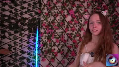 Snapshot of velvet_vice chatting on 27, 11, 2025 Polly online show from 27, 11, 2025