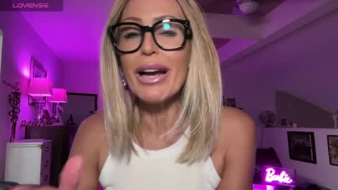 Snapshot of velvetbarbie chatting on 18, 1, 2025 VelvetBarbie online show from 18, 1, 2025