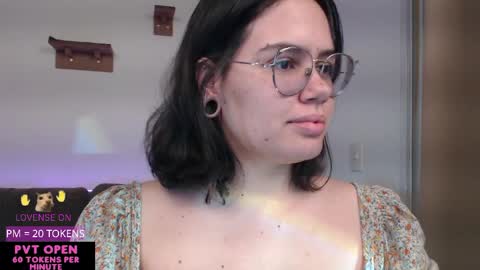 Snapshot of velvetcrystal chatting on 3, 5, 2026 Crystal PVT OPEN online show from 3, 5, 2026