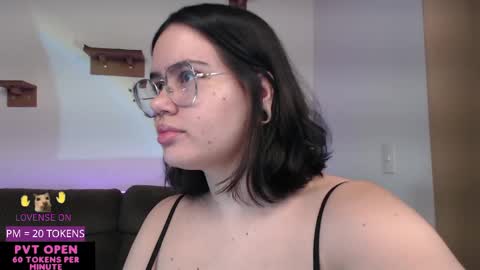 Snapshot of velvetcrystal chatting on 4, 5, 2026 Crystal PVT OPEN online show from 4, 5, 2026