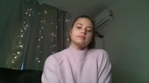 Snapshot of velveted_ivy chatting on 19, 11, 2025 velveted_ivy online show from 19, 11, 2025