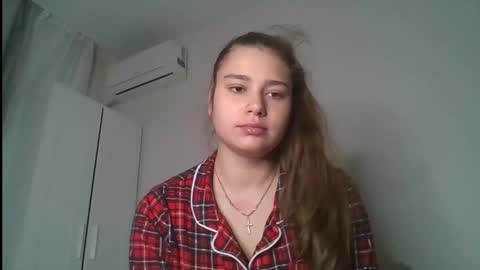 Snapshot of velveted_ivy chatting on 5, 12, 2025 velveted_ivy online show from 5, 12, 2025