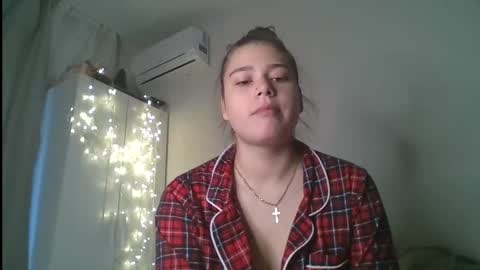 Snapshot of velveted_ivy chatting on 14, 12, 2025 velveted_ivy online show from 14, 12, 2025