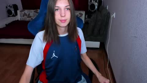 Snapshot of veneradi615 chatting on 5, 3, 2025 veneradi615 online show from 5, 3, 2025