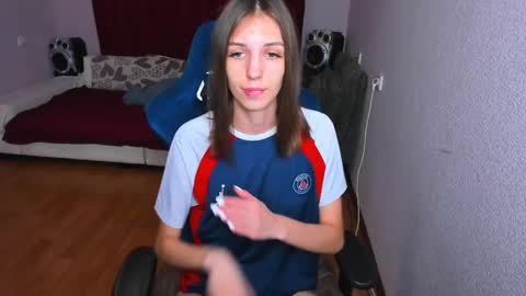 Snapshot of veneradi615 chatting on 5, 3, 2025 veneradi615 online show from 5, 3, 2025