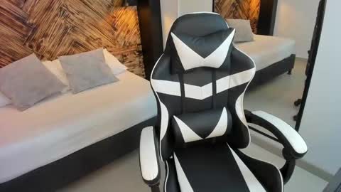 V E N U S  online show from 19, 9, 2025