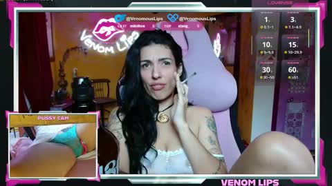 Snapshot of venomouslips chatting on 22, 10, 2025 VenomLips online show from 22, 10, 2025