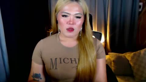 I am Colly Your mystery girl online show from 17, 7, 2026