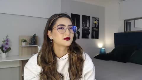 Snapshot of venus_steffen chatting on 18, 9, 2025 Mia online show from 18, 9, 2025