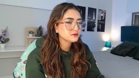 Snapshot of venus_steffen chatting on 14, 10, 2025 Mia online show from 14, 10, 2025