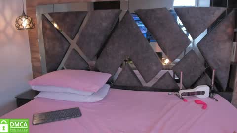 Snapshot of venus_velez chatting on 24, 4, 2026 Venus online show from 24, 4, 2026