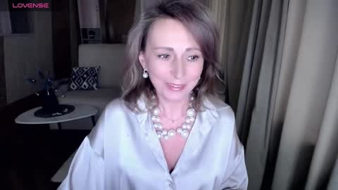 Helen online show from 4, 2, 2025