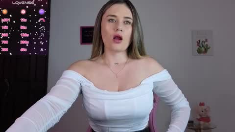 Snapshot of veronika__winslow_ chatting on 11, 10, 2025 Vero online show from 11, 10, 2025