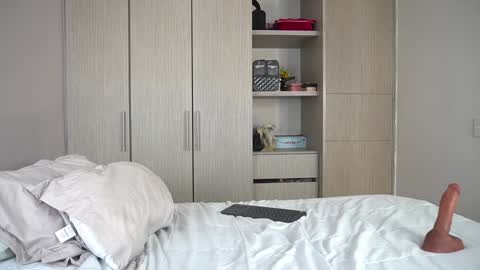  V A L  help me reach 100likes online show from 4, 3, 2025