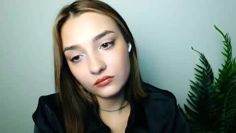 Snapshot of veryveryshygirl chatting on 28, 11, 2025 Ana online show from 28, 11, 2025