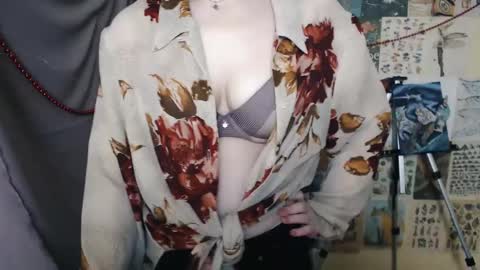 Snapshot of veryveryvery_shy chatting on 5, 1, 2025 veryveryvery_shy online show from 5, 1, 2025