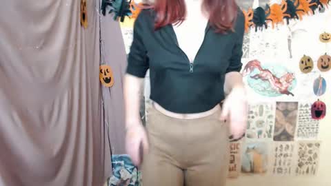 Snapshot of veryveryvery_shy chatting on 8, 10, 2025 veryveryvery_shy online show from 8, 10, 2025