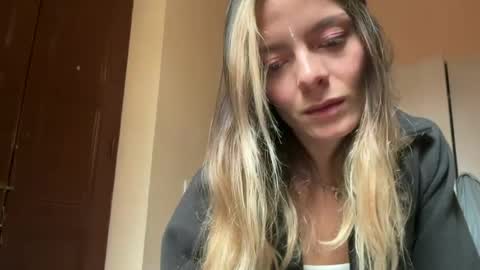 Snapshot of viajemos chatting on 3, 7, 2026 papichulo y mamichula online show from 3, 7, 2026