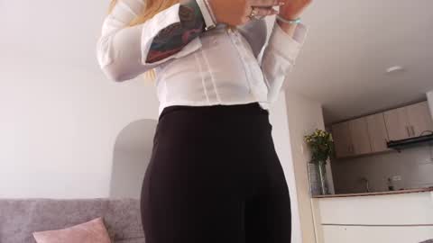 Snapshot of vianca_cruzz chatting on 5, 3, 2025 Vianca Cruz online show from 5, 3, 2025