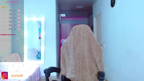 Snapshot of viannca__ chatting on 8, 11, 2025 Ariana online show from 8, 11, 2025