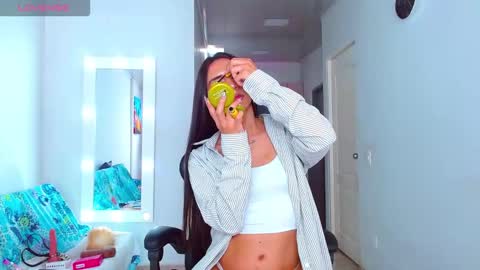 Snapshot of viannca__ chatting on 23, 11, 2025 Ariana online show from 23, 11, 2025