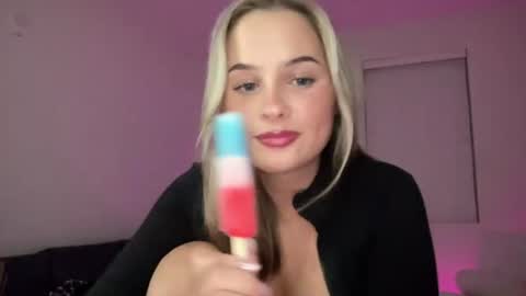Snapshot of viarlunaa chatting on 13, 7, 2026 viarlunaa online show from 13, 7, 2026