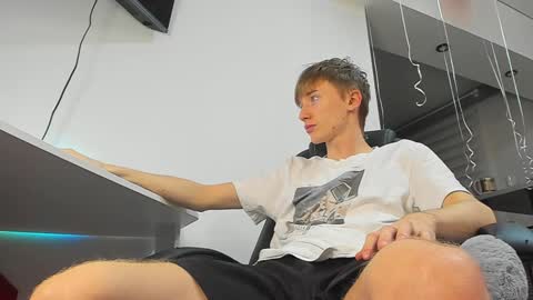 Snapshot of vibemygirl chatting on 6, 2, 2025 vibemygirl online show from 6, 2, 2025