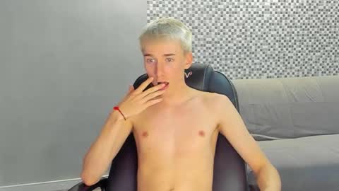 Snapshot of vibemygirl chatting on 11, 9, 2025 vibemygirl online show from 11, 9, 2025