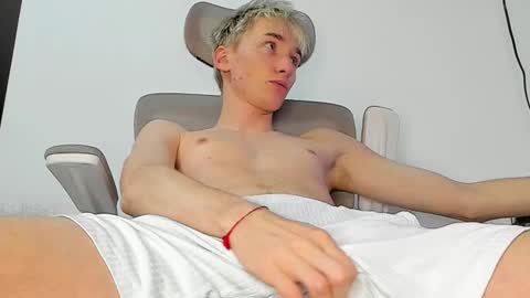 Snapshot of vibemygirl chatting on 14, 10, 2025 vibemygirl online show from 14, 10, 2025