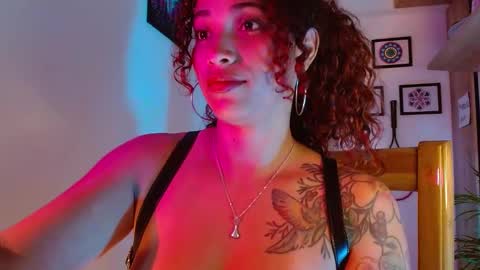 Snapshot of vicky_crazy chatting on 6, 1, 2025 Vicky online show from 6, 1, 2025