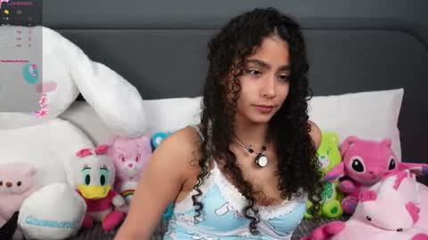 Snapshot of vicky_curly chatting on 20, 12, 2025 vicky_curly online show from 20, 12, 2025