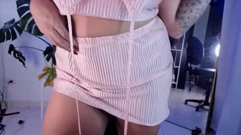 Snapshot of vickygrey1 chatting on 14, 12, 2025 Vicky Greys online show from 14, 12, 2025