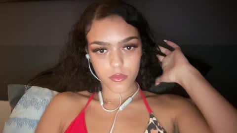 Snapshot of vickyyyx chatting on 20, 12, 2024 Goddess Victory  online show from 20, 12, 2024