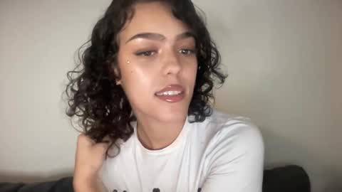 Snapshot of vickyyyx chatting on 28, 12, 2024 Goddess Victory  online show from 28, 12, 2024