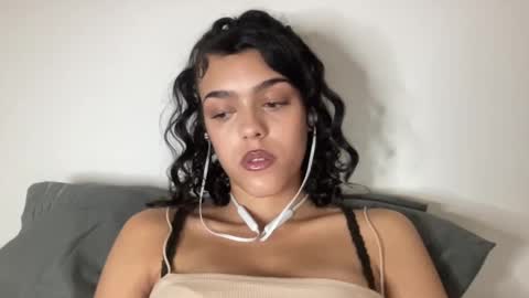 Snapshot of vickyyyx chatting on 12, 1, 2025 Goddess Victory  online show from 12, 1, 2025