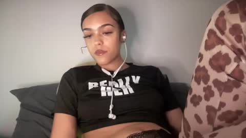 Snapshot of vickyyyx chatting on 1, 2, 2025 Goddess Victory  online show from 1, 2, 2025