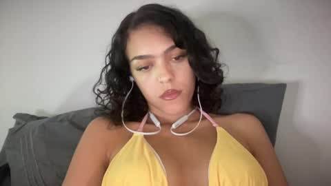 Snapshot of vickyyyx chatting on 5, 2, 2025 Goddess Victory  online show from 5, 2, 2025