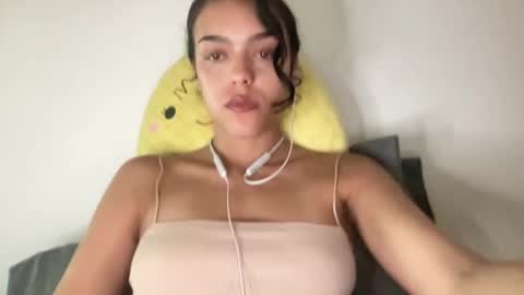 Snapshot of vickyyyx chatting on 10, 2, 2025 Goddess Victory  online show from 10, 2, 2025