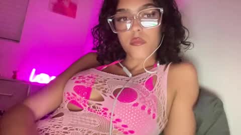 Snapshot of vickyyyx chatting on 19, 2, 2025 Goddess Victory  online show from 19, 2, 2025