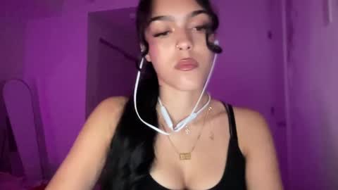 Snapshot of vickyyyx chatting on 27, 2, 2025 Goddess Victory  online show from 27, 2, 2025