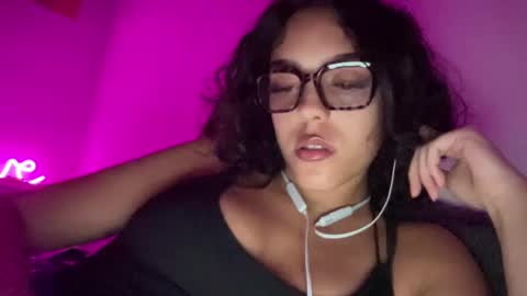 Snapshot of vickyyyx chatting on 28, 2, 2025 Goddess Victory  online show from 28, 2, 2025