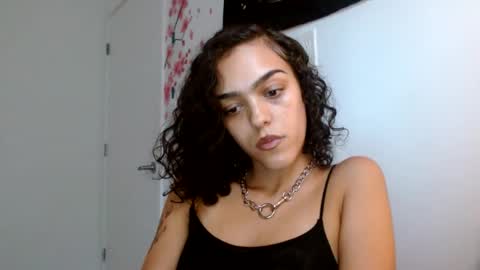 Snapshot of vickyyyx chatting on 9, 9, 2025 Goddess Victory  online show from 9, 9, 2025