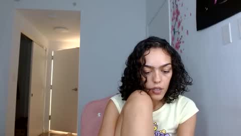 Snapshot of vickyyyx chatting on 28, 9, 2025 Goddess Victory  online show from 28, 9, 2025