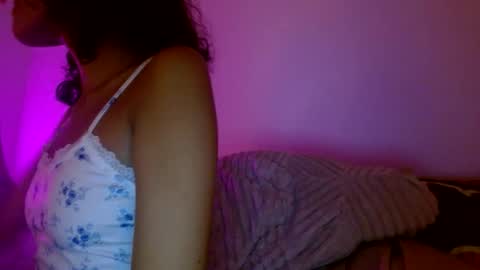 Snapshot of vickyyyx chatting on 25, 10, 2025 Goddess Victory  online show from 25, 10, 2025
