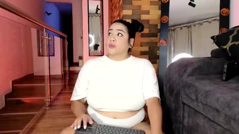 Snapshot of vicserna chatting on 7, 10, 2025 Victoria Serna online show from 7, 10, 2025